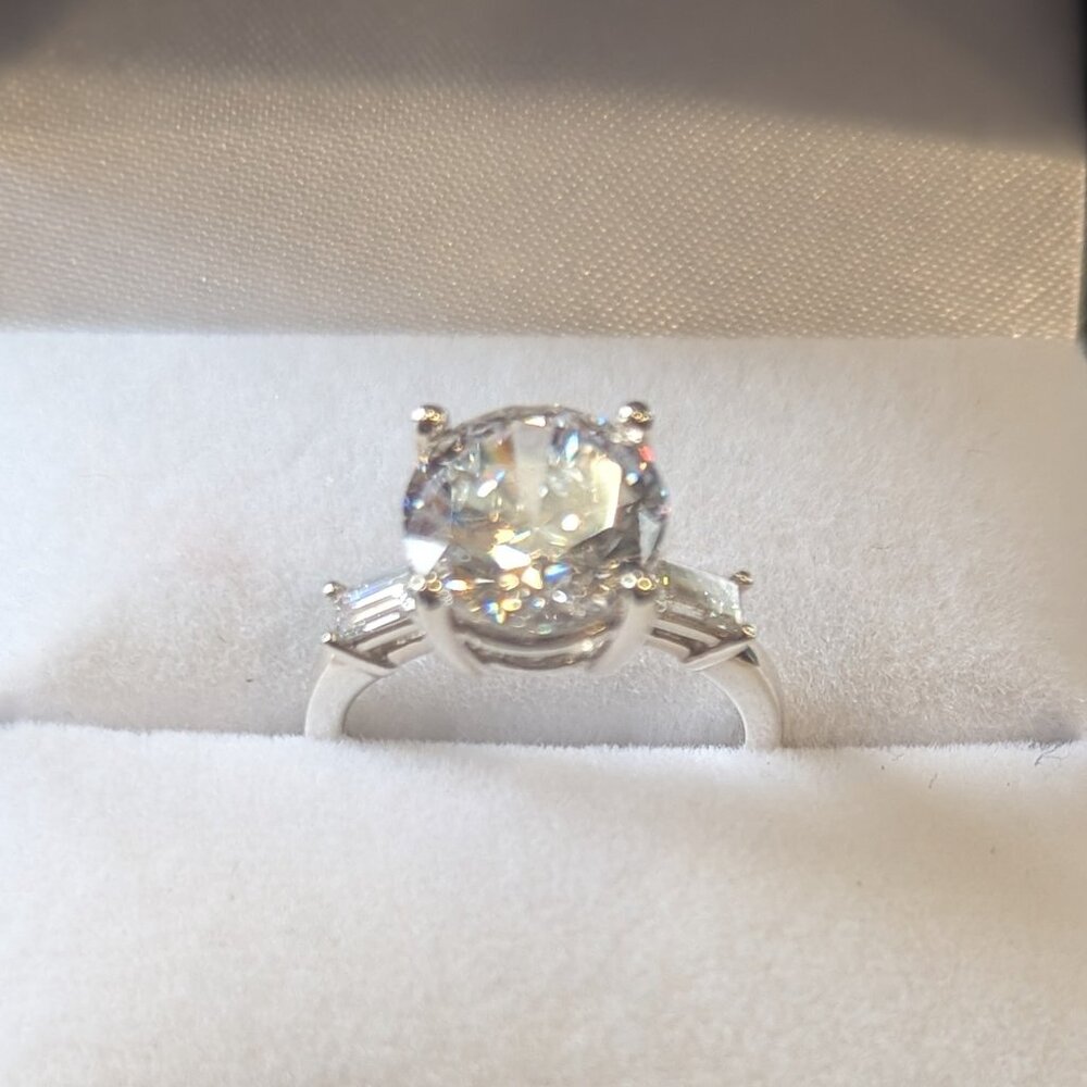 Ring - Picture 2 of 4
